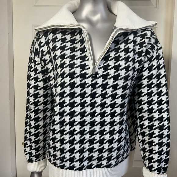 Talbots Sweaters - Talbots Women's size Medium Black White Houndstooth Quarter Zip Sweater